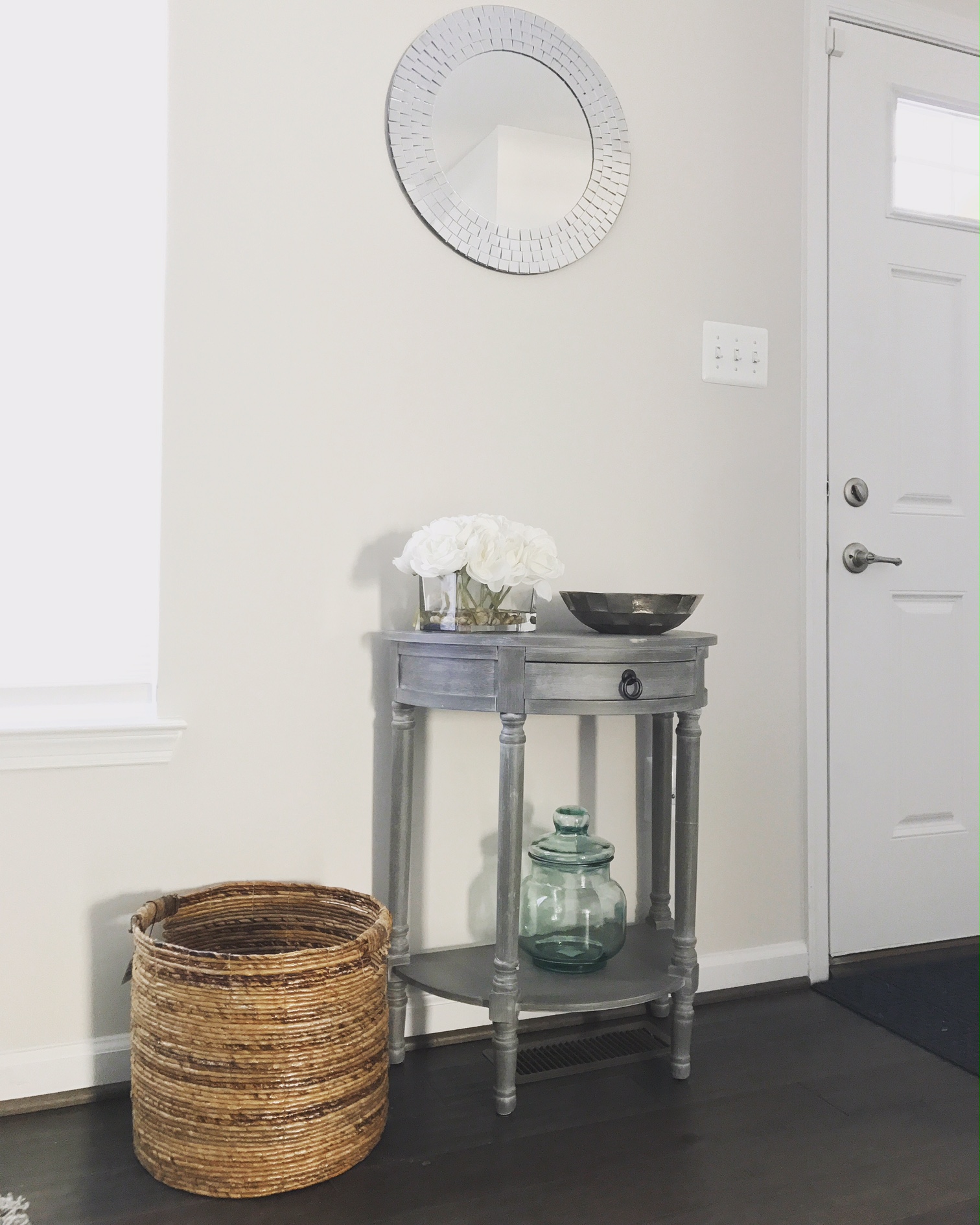 affordable home decor entryway table